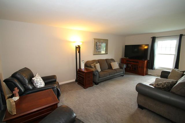 1400 S Ridgeway ROAD, New Berlin, WI 53146