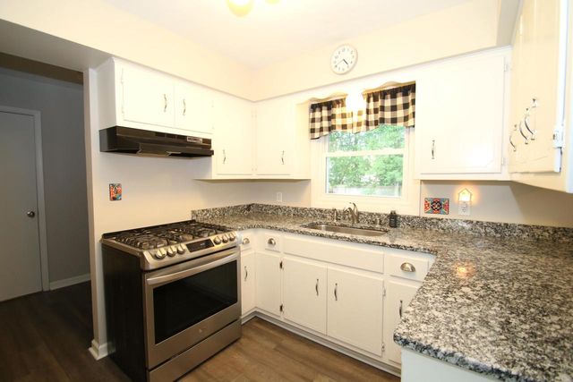 1400 S Ridgeway ROAD, New Berlin, WI 53146