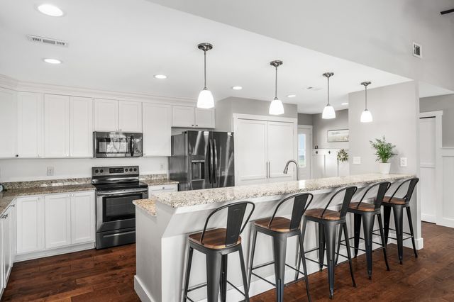 1235 Hartsfield Dr, Columbia, TN 38401