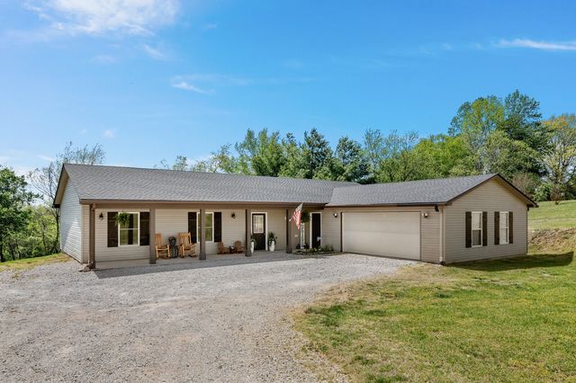 1235 Hartsfield Dr, Columbia, TN 38401