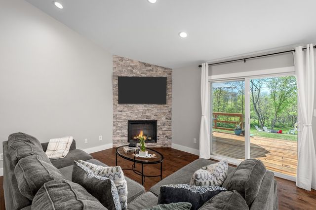 1235 Hartsfield Dr, Columbia, TN 38401