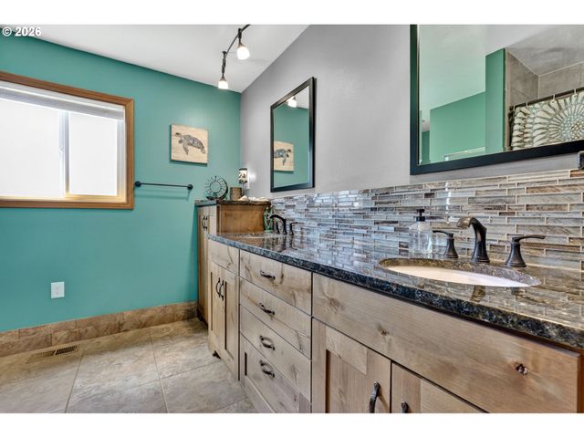 17623 S WINDY CITY Rd, Mulino, OR 97042