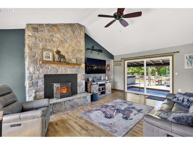 17623 S WINDY CITY Rd, Mulino, OR 97042