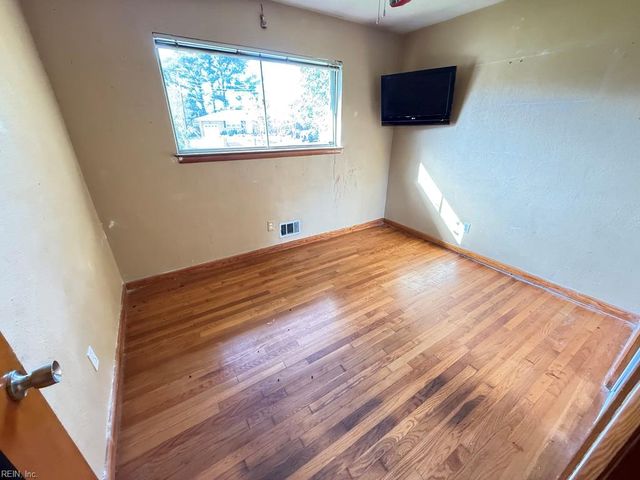 704 Sullivan CIR, Virginia Beach, VA 23455