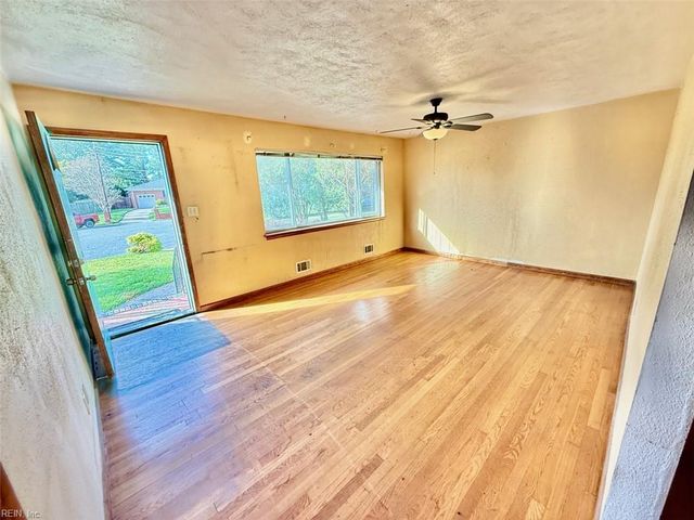 704 Sullivan CIR, Virginia Beach, VA 23455