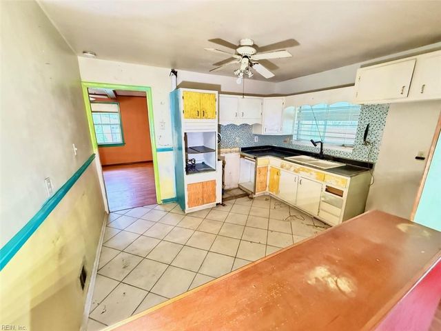 704 Sullivan CIR, Virginia Beach, VA 23455