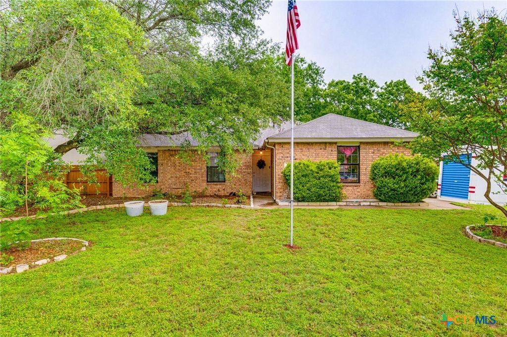 Image 1 of property listing at 302 W Anderson Avenue, Copperas Cove, TX 76522