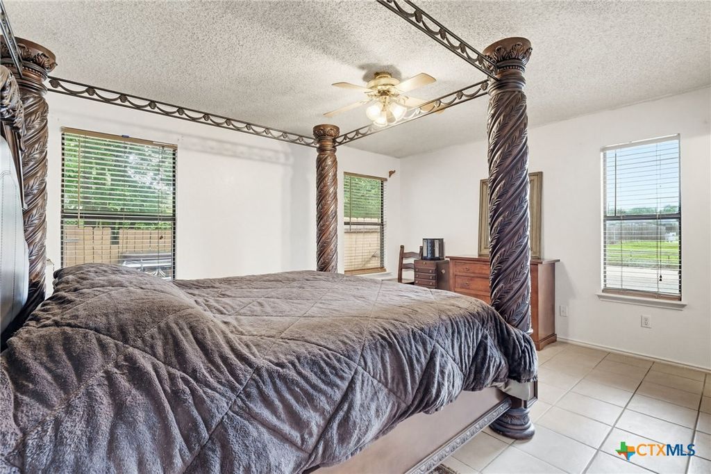 Image 10 of property listing at 302 W Anderson Avenue, Copperas Cove, TX 76522