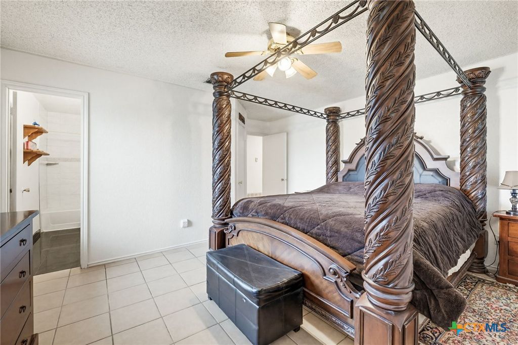 Image 12 of property listing at 302 W Anderson Avenue, Copperas Cove, TX 76522