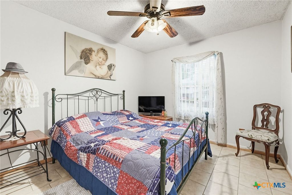 Image 15 of property listing at 302 W Anderson Avenue, Copperas Cove, TX 76522