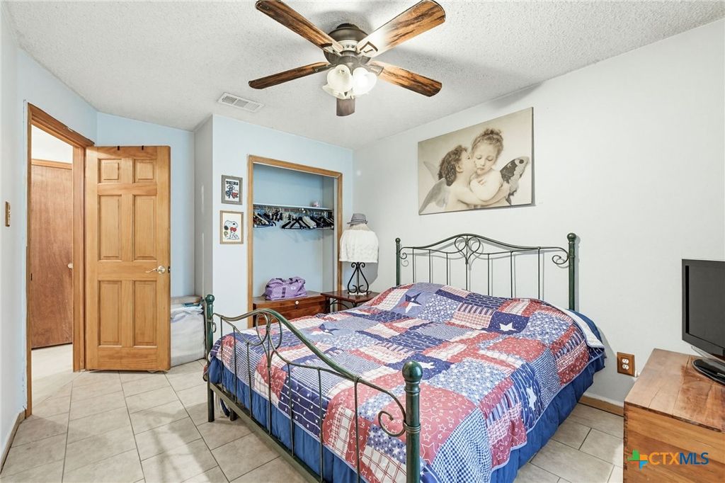 Image 16 of property listing at 302 W Anderson Avenue, Copperas Cove, TX 76522