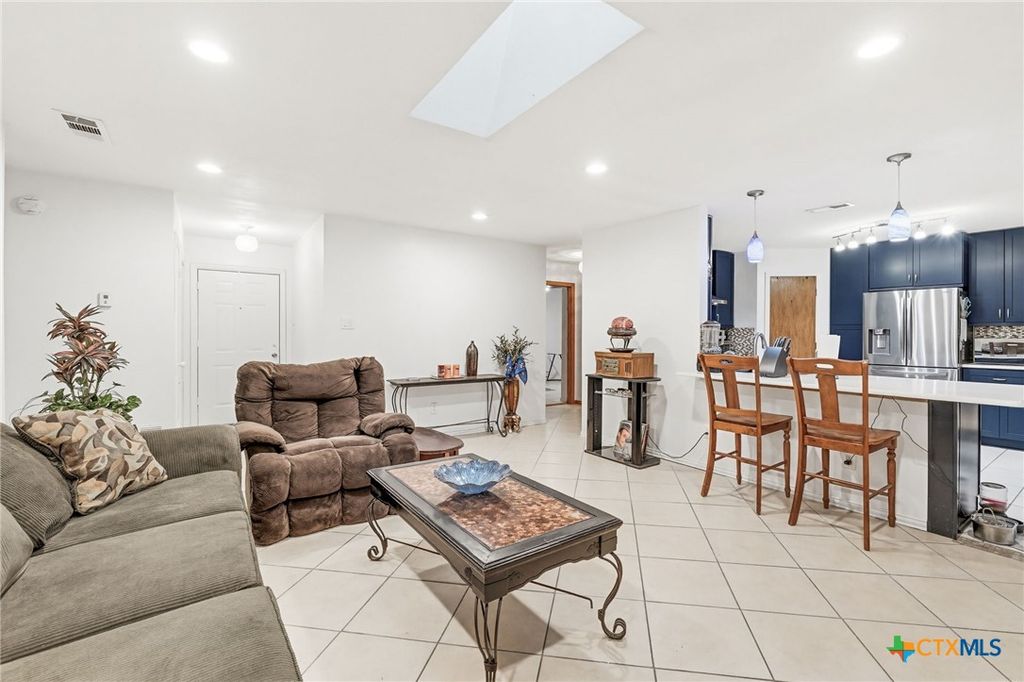Image 4 of property listing at 302 W Anderson Avenue, Copperas Cove, TX 76522