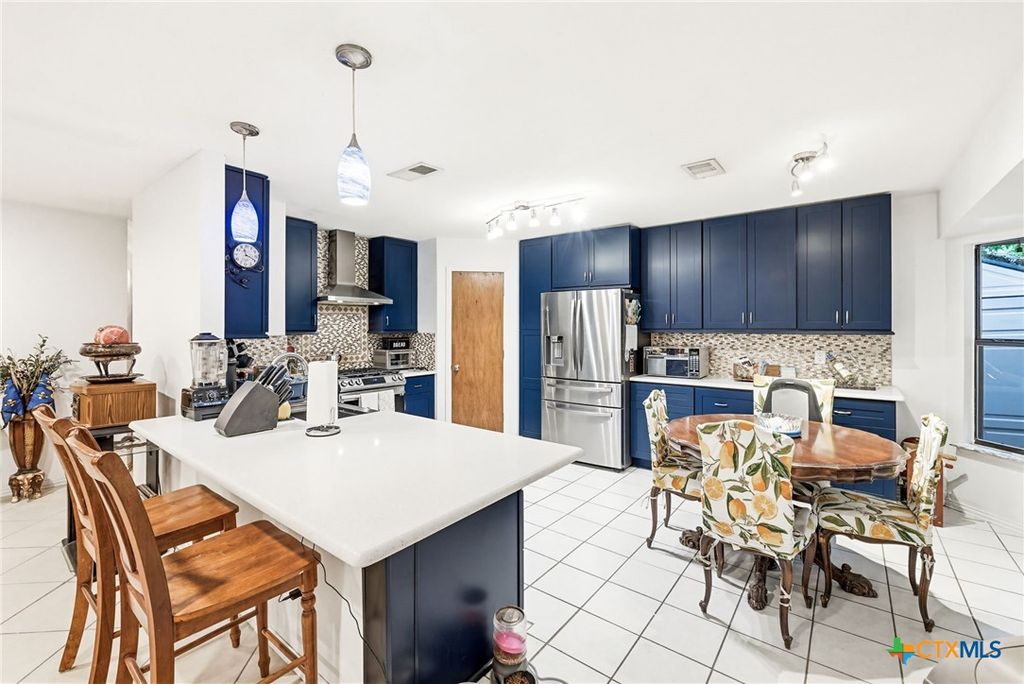 Image 5 of property listing at 302 W Anderson Avenue, Copperas Cove, TX 76522