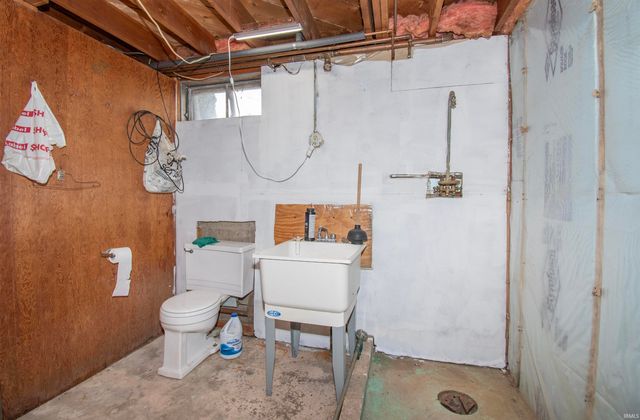 914 East Avenue, Kendallville, IN 46755