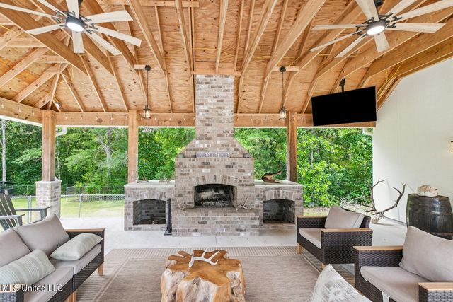 5080 Longbow Drive, Kiln, MS 39556