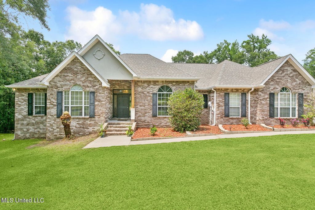 5080 Longbow Drive, Kiln, MS 39556
