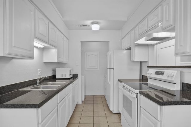 5720 Cedar Creek Drive, Benbrook, TX 76109