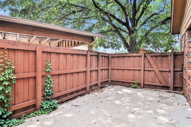 5720 Cedar Creek Drive, Benbrook, TX 76109