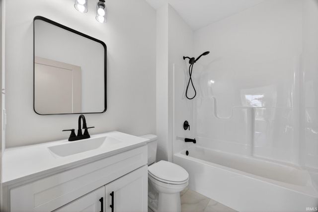 7654 W Julia Drive, Ellettsville, IN 47429