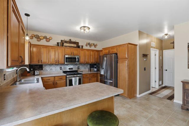 31811 Day Lily Drive, Rockwood, MI 48173