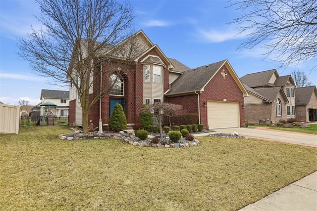 31811 Day Lily Drive, Rockwood, MI 48173