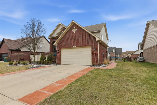31811 Day Lily Drive, Rockwood, MI 48173