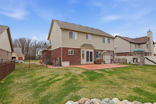 31811 Day Lily Drive, Rockwood, MI 48173