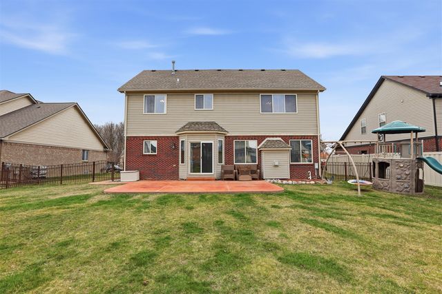 31811 Day Lily Drive, Rockwood, MI 48173