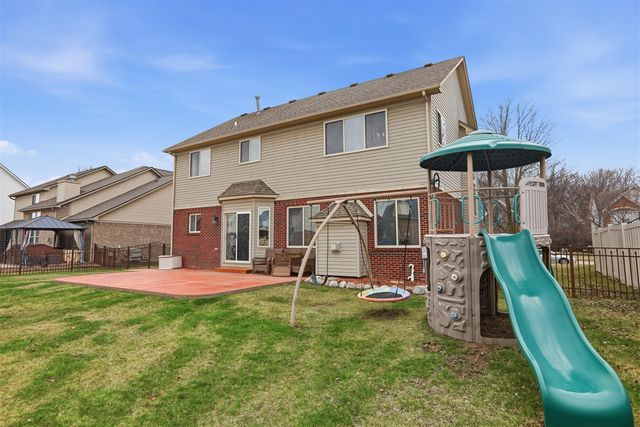31811 Day Lily Drive, Rockwood, MI 48173