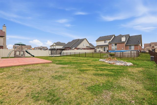 31811 Day Lily Drive, Rockwood, MI 48173