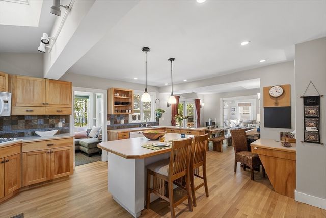 57 Central St, Concord, MA 01742