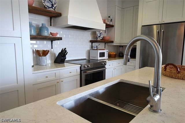 1035 3rd AVE S 411, Naples, FL 34102