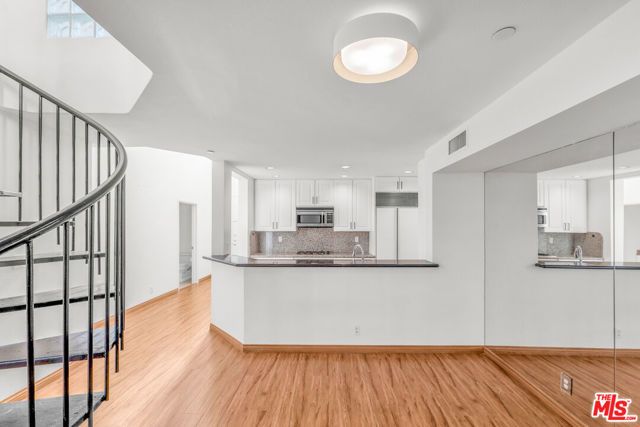 12000 Goshen Avenue 303, Los Angeles, CA 90049