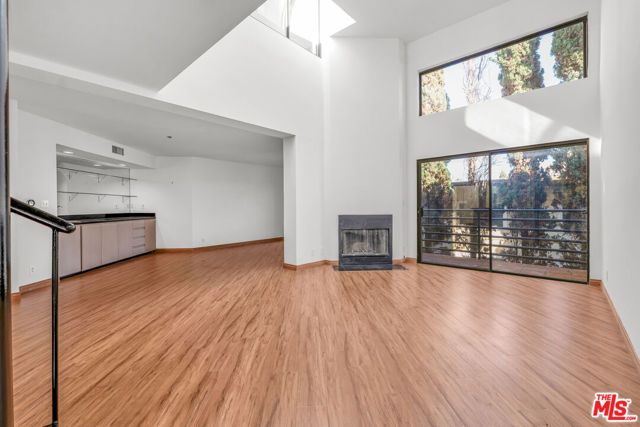 12000 Goshen Avenue 303, Los Angeles, CA 90049