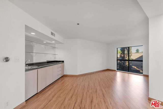 12000 Goshen Avenue 303, Los Angeles, CA 90049