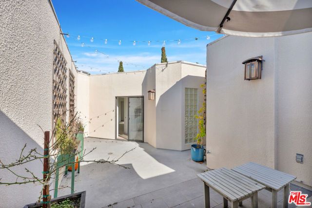 12000 Goshen Avenue 303, Los Angeles, CA 90049