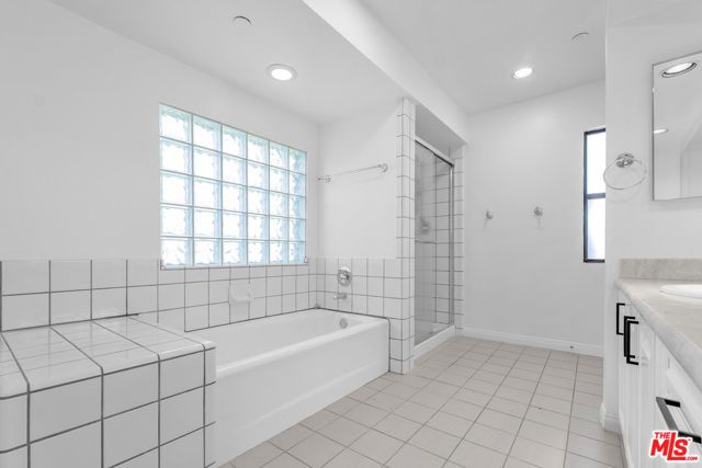 12000 Goshen Avenue 303, Los Angeles, CA 90049