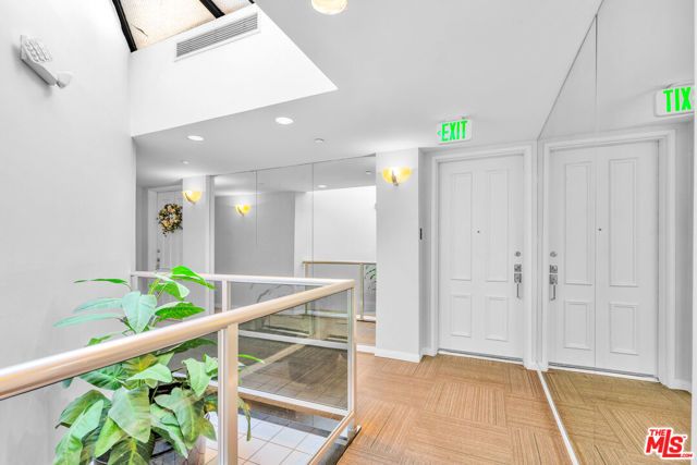 12000 Goshen Avenue 303, Los Angeles, CA 90049