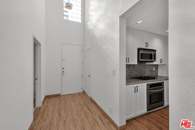 12000 Goshen Avenue 303, Los Angeles, CA 90049