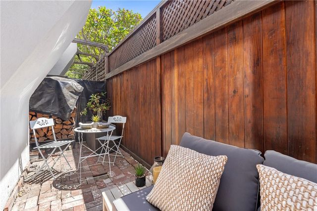 10933 Wellworth Avenue 10, Los Angeles, CA 90024