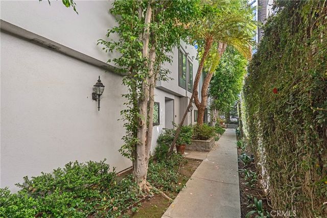 10933 Wellworth Avenue 10, Los Angeles, CA 90024
