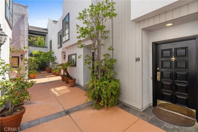 10933 Wellworth Avenue 10, Los Angeles, CA 90024