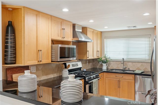 10933 Wellworth Avenue 10, Los Angeles, CA 90024