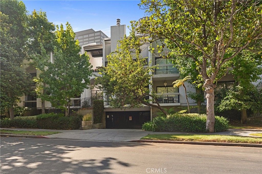 10933 Wellworth Avenue 10, Los Angeles, CA 90024
