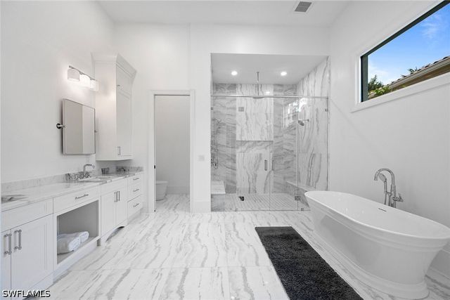 2749 Medallist LN, Naples, FL 34109