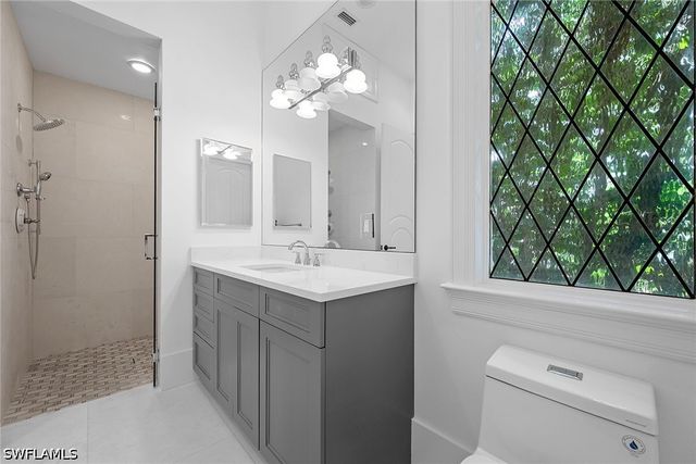 2749 Medallist LN, Naples, FL 34109
