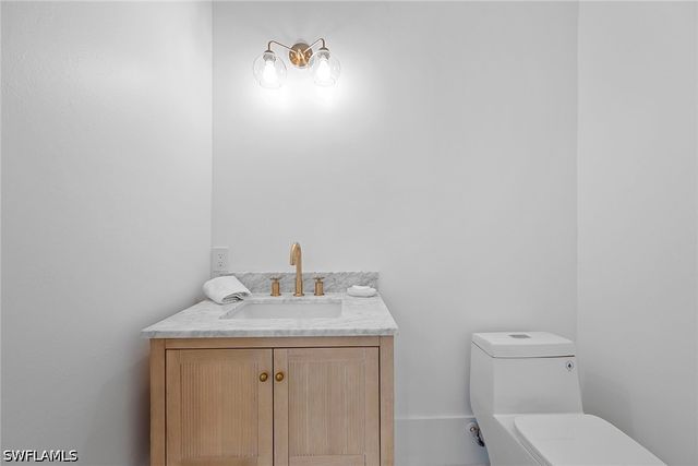 2749 Medallist LN, Naples, FL 34109