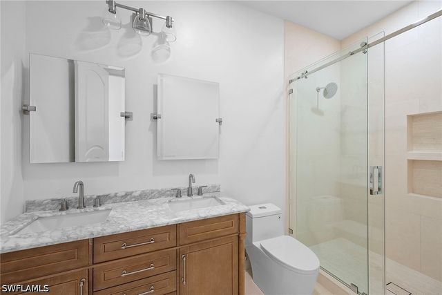 2749 Medallist LN, Naples, FL 34109
