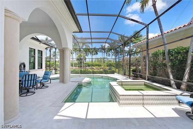 2749 Medallist LN, Naples, FL 34109