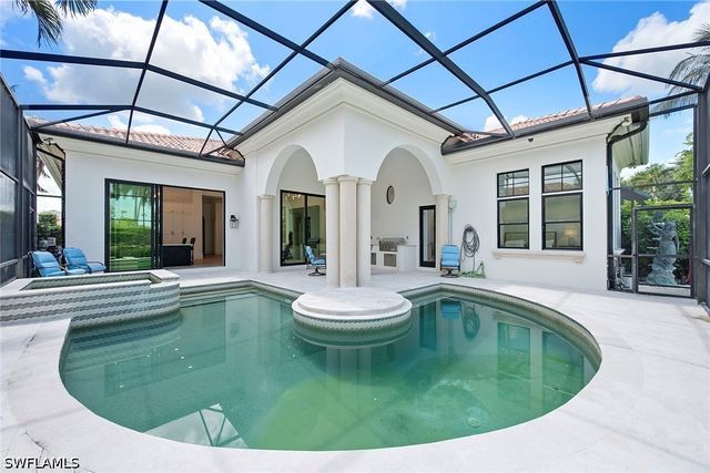 2749 Medallist LN, Naples, FL 34109